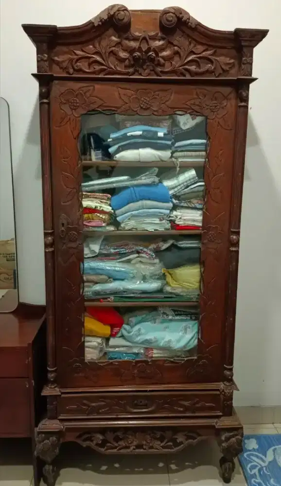 Lemari pakaian kayu jati
