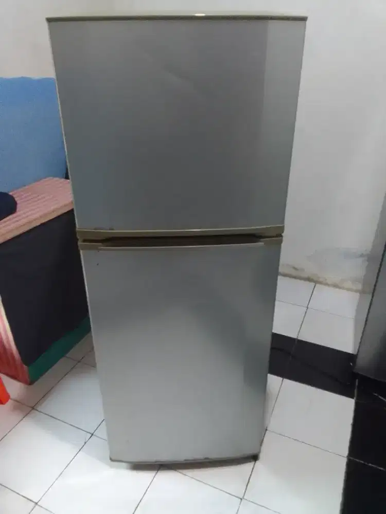 Kulkas 2 pintu merk LG di iamin siap pakai