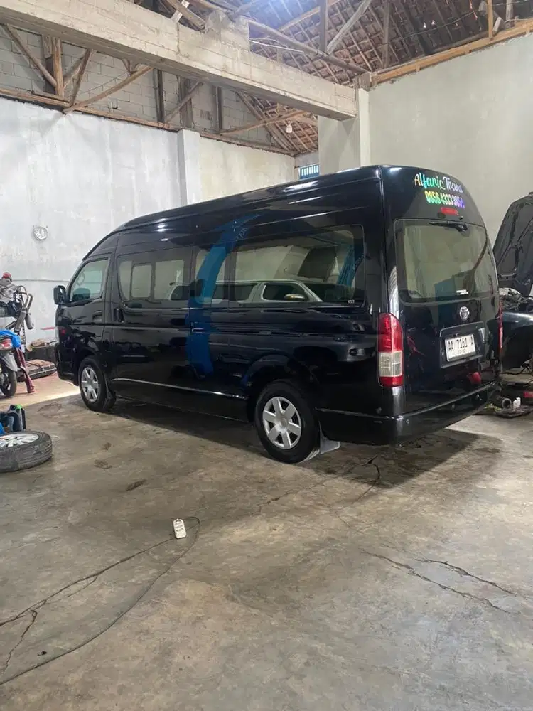 HIACE COMMUTER 2024 WARNA HITAM (RARE)