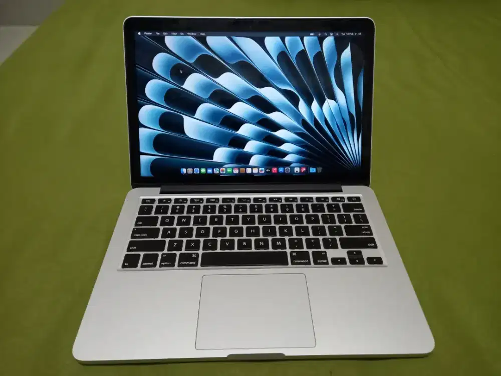 Macbook Pro Retina 2015 layar 13inch Ram 8/128Gb Batangan normal..
