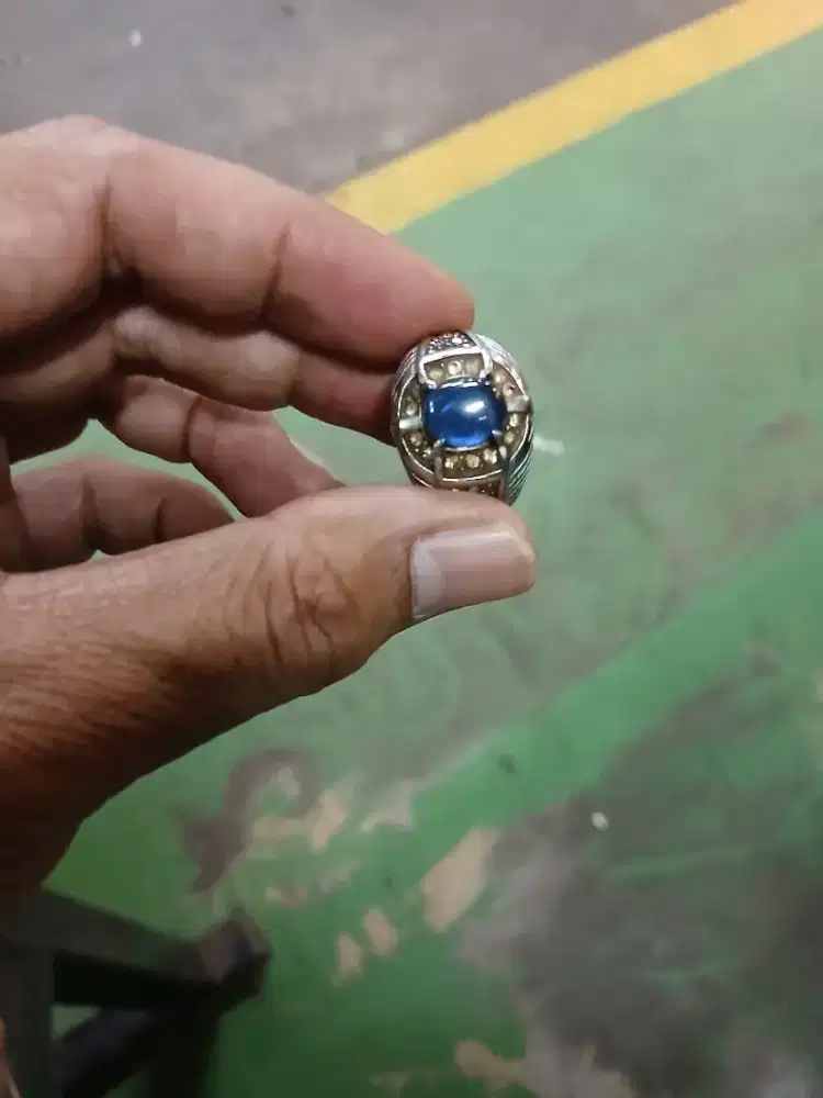 Mau dijual batu permata blue safir mata ular .