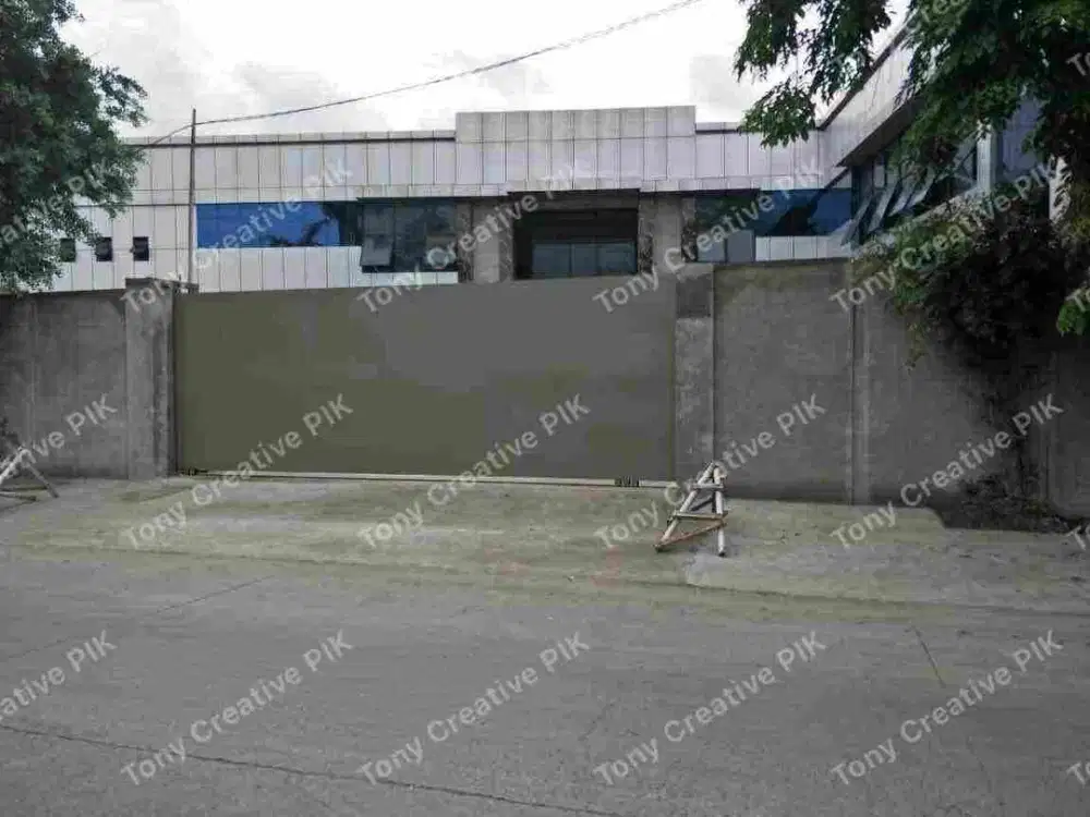 Gudang/Bangunan Pabrik 3.200m² Kamal Raya – Lebar Muka 40m & Jual Cepat (BU)