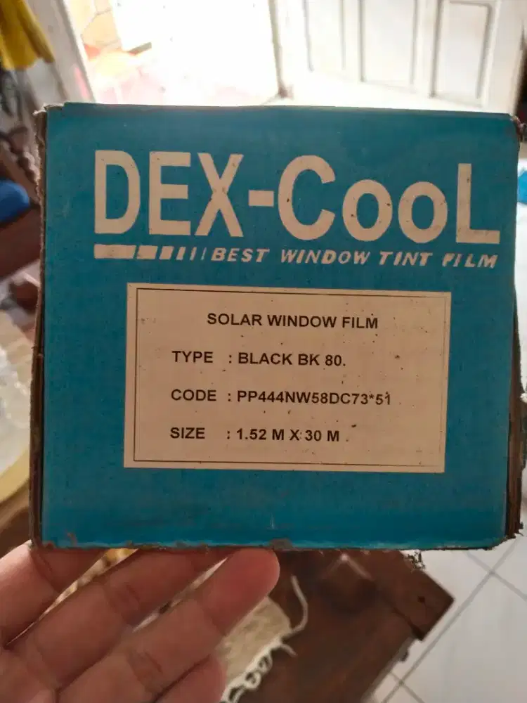 Jasa pasang stiker kaca ray-ban 80persen hitam