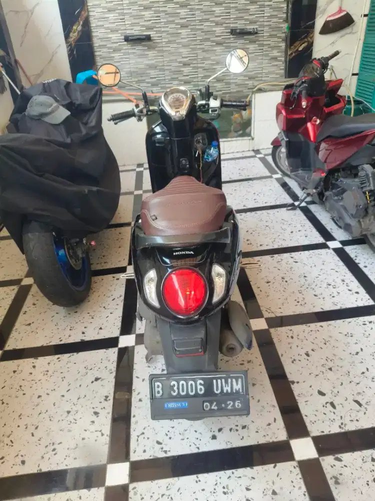 Saya mau jual motor Scoopy 2021