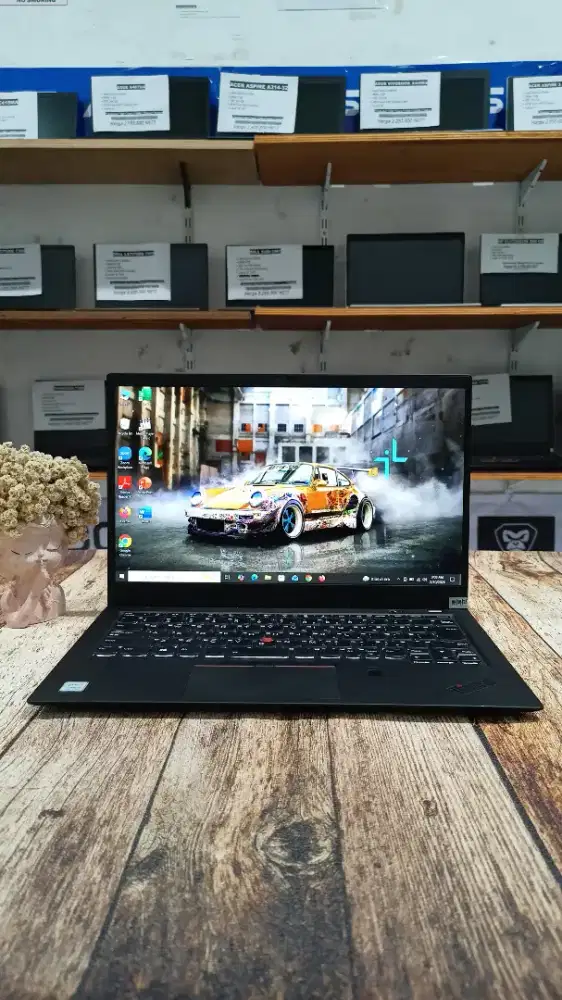 Laptop bekas Lenovo Thinkpad X1 Carbon 6th, intel Core i5-Gen8