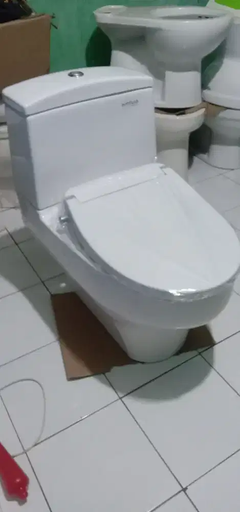 Kloset duduk model mewah gede mrek Toto masih bgus kilap