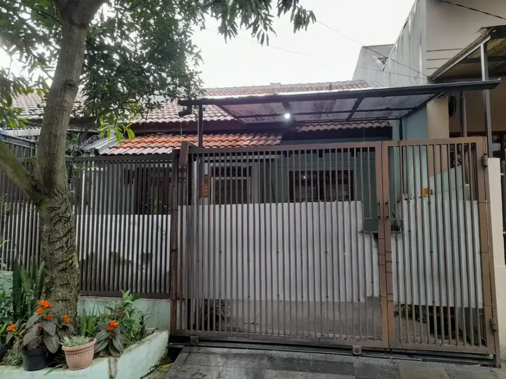 Dijual Rumah Nyaman Siap Huni Lokasi Strategis di Taman Kopo Indah 2 Bandung