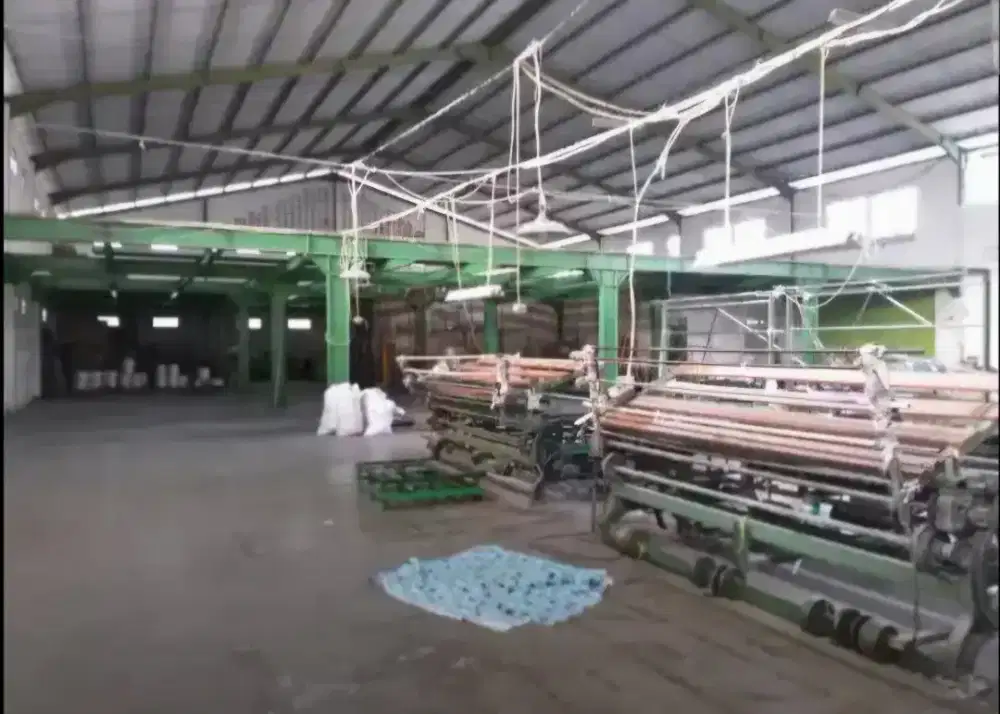 Dijual gudang 2600m2 Jln. Sadang