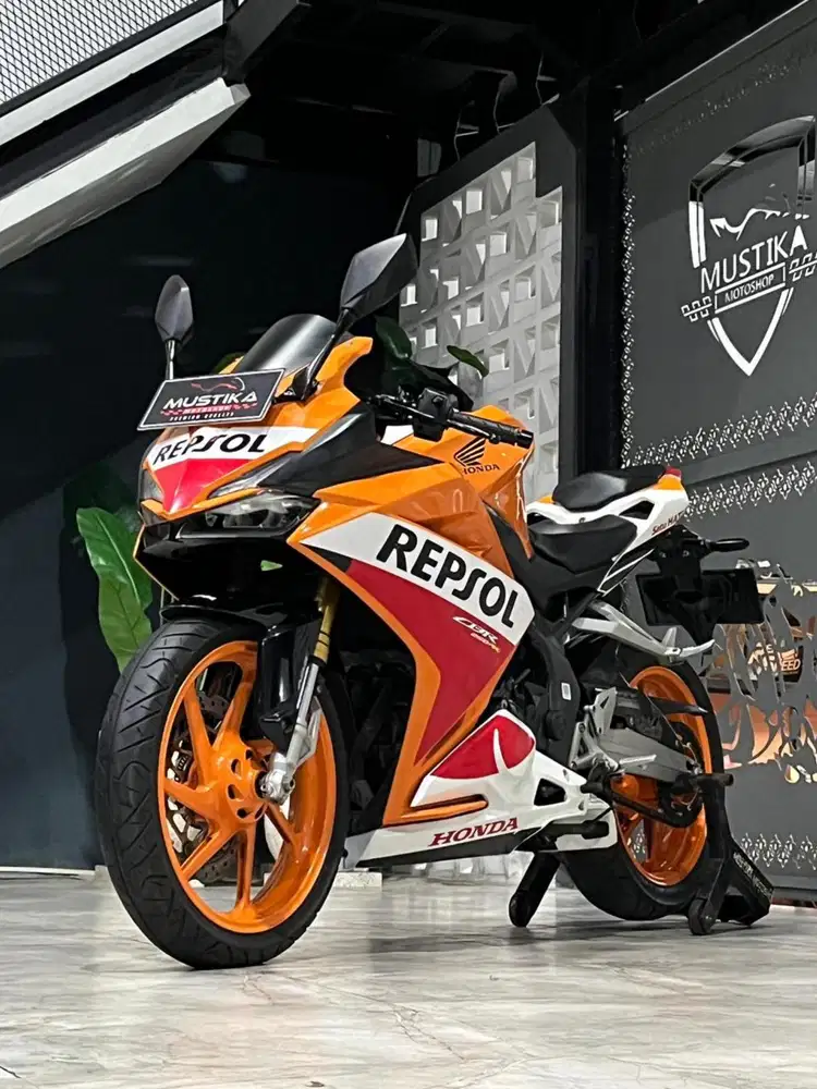 HONDA CBR250R ABS 2017 - Chintia Mustika