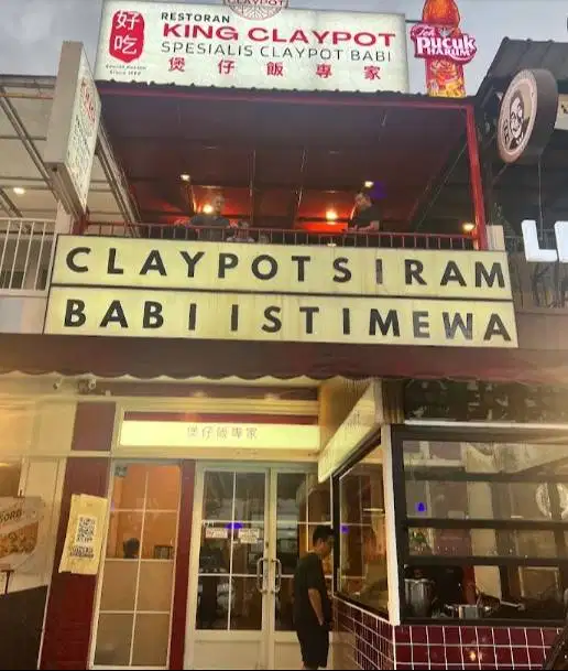 Pelayan King Claypot Gading Serpong