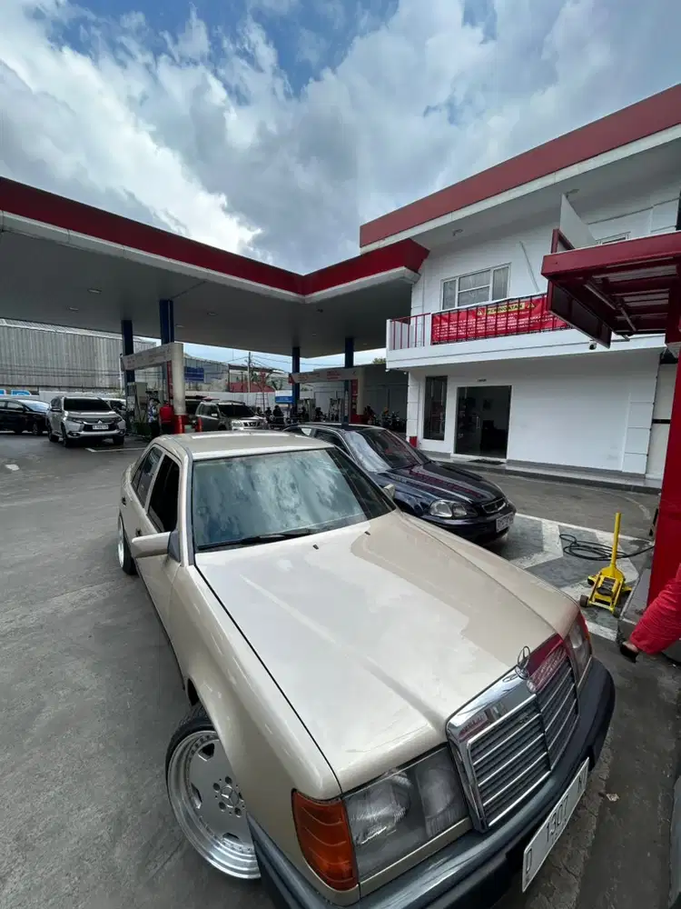 Mercedes-Benz E300 1987 Bensin