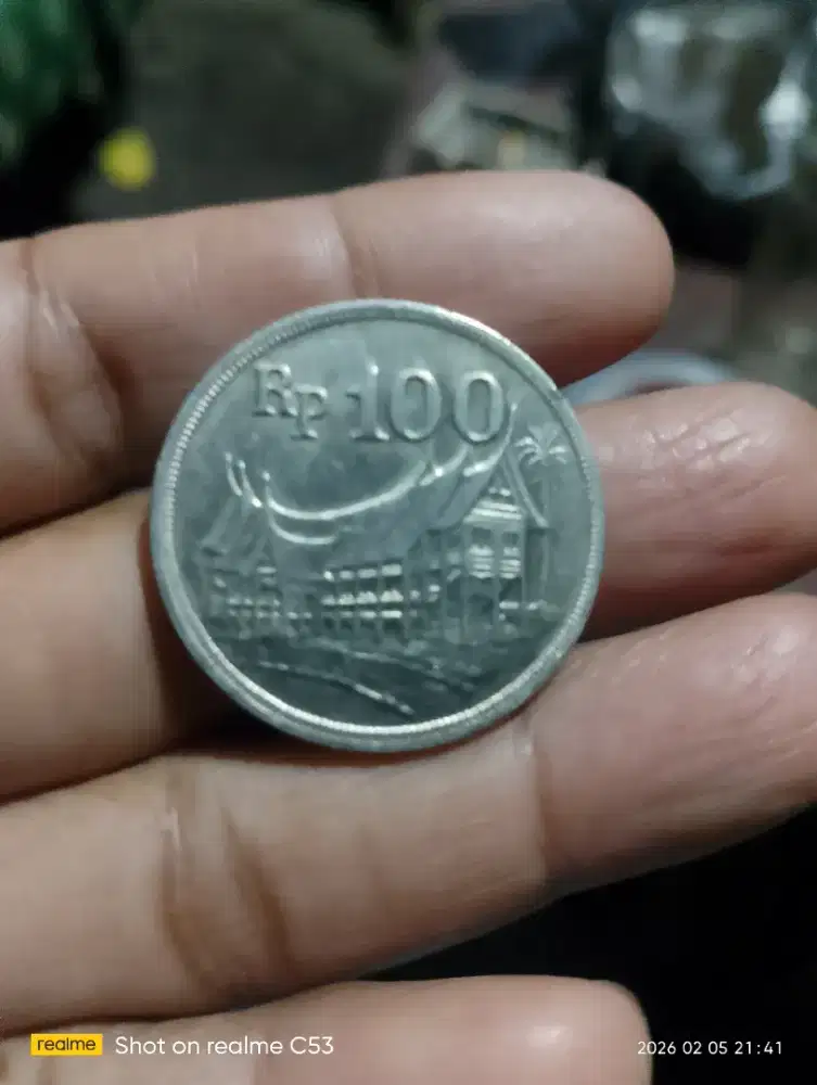Uang koin Indonesia 100 rupiah tebal