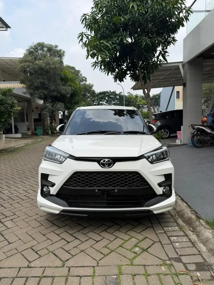 Low odo Toyota Raize 1.0 GR Turbo putih 2021 service record Cash BU