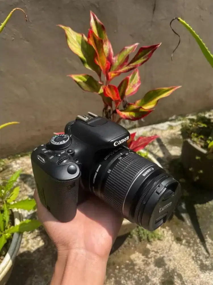 KAMERA DSLR CANON 600D