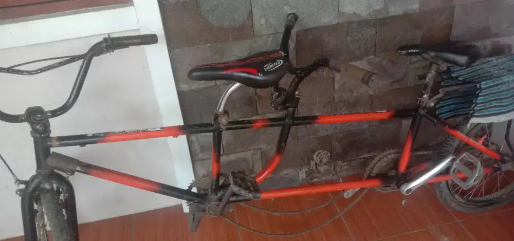 Di jual sepeda panjang bangkuya 3 keadaan 80% seken.