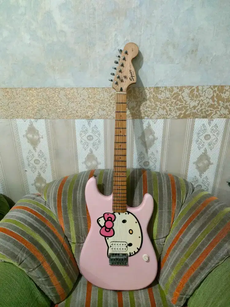 Gitar Squier Hello Kitty Limited