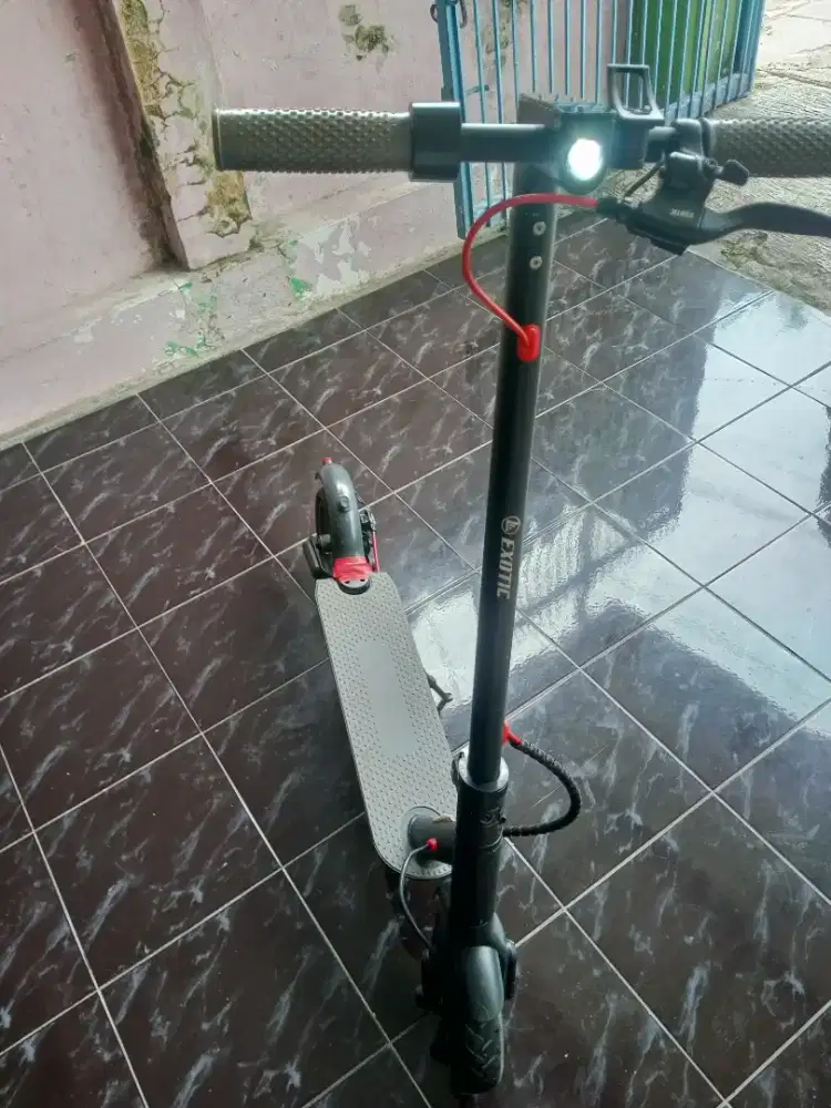 Skuter listrik exotic ST8255 bekas pakai sehari-hari