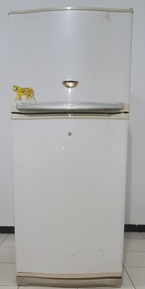 Kulkas sharp 2 pintu