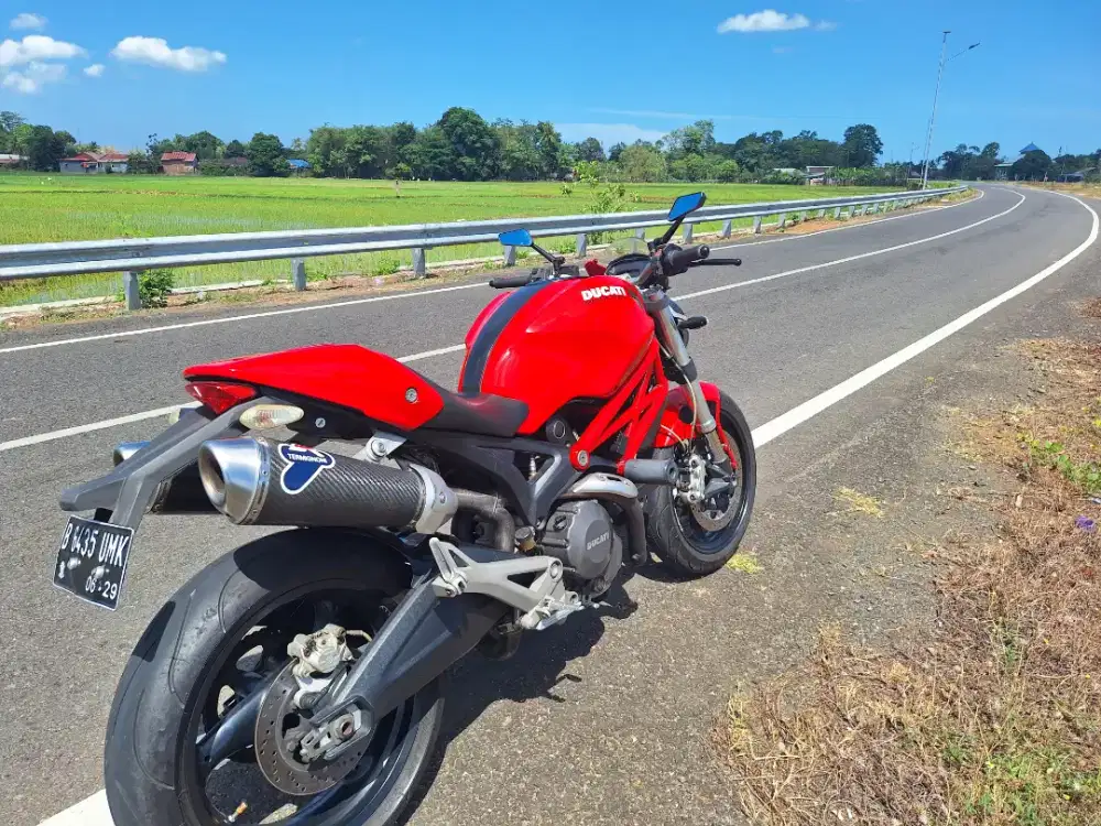 Ducati 696 Tahun 2009