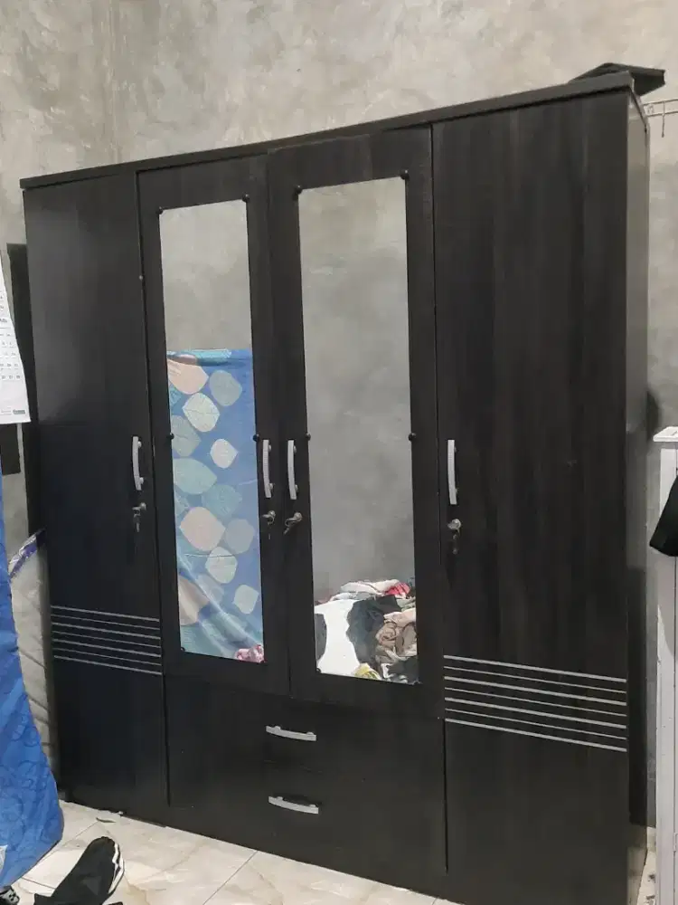 Lemari 4 pintu bahan partikel board
