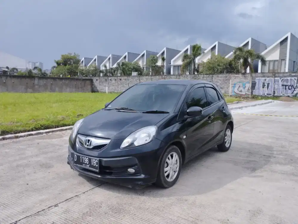 Dp 3 jt Honda Brio Satya E 1,2 M/T 2015