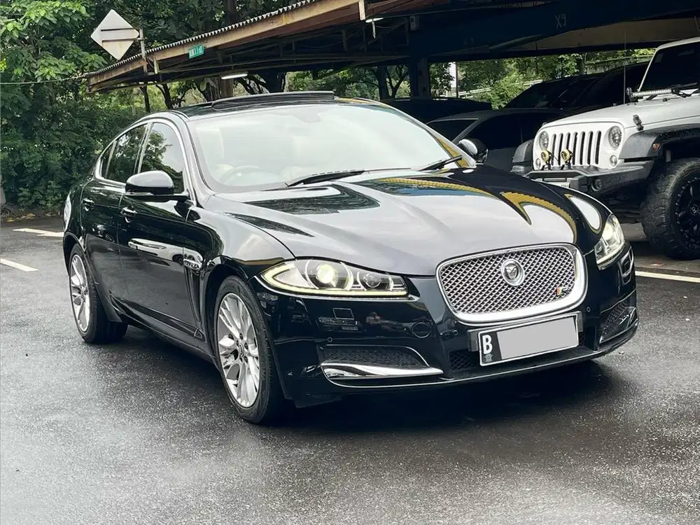 TERMURAH!! JAGUAR XF 3.0 V6 AT HITAM 2011 (PEMAKAIAN 2012)