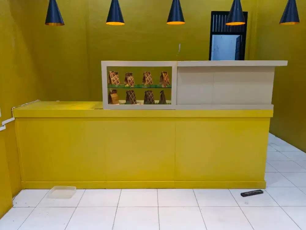 Dijual meja kasir 1 set dengan meja kitchen