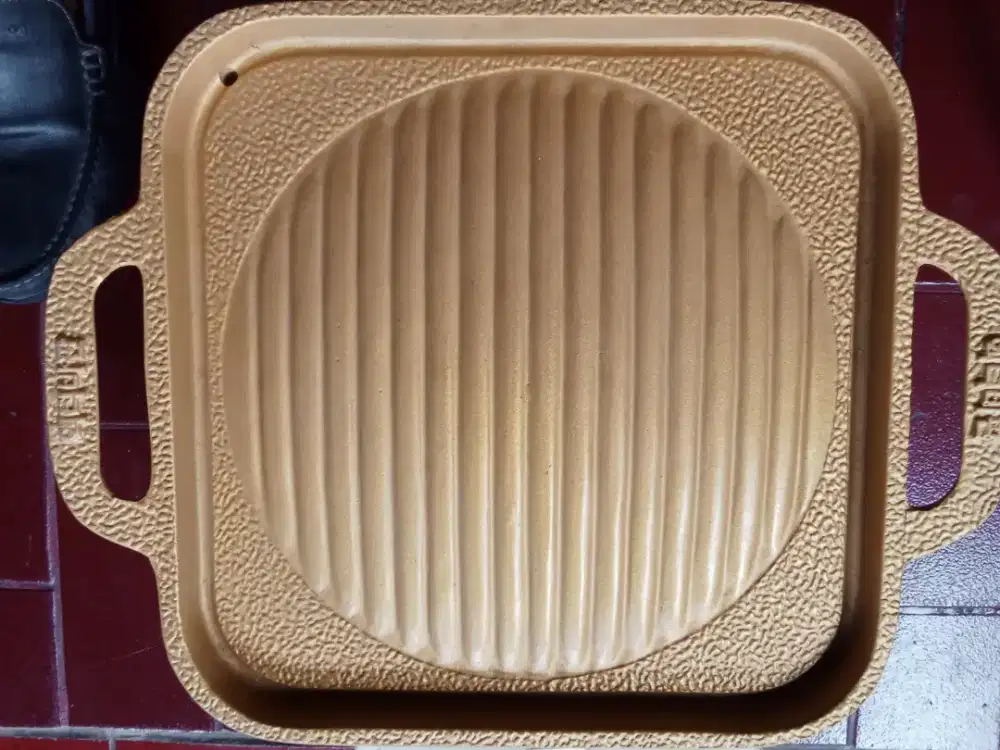 Grill Pan masih Baru, warna Gold, Murah, COD Cijantung Dsk