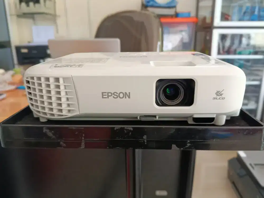 LCD PROYEKTOR EPSON EB E01 SECOND LIKE NEW