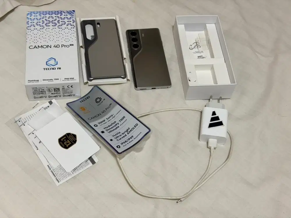 TECNO CAMON 40 pro 5g 8/256 GB