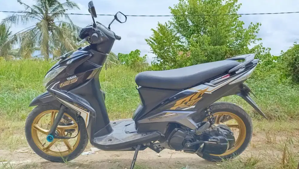 Yamaha Xeon 2013 Hitam