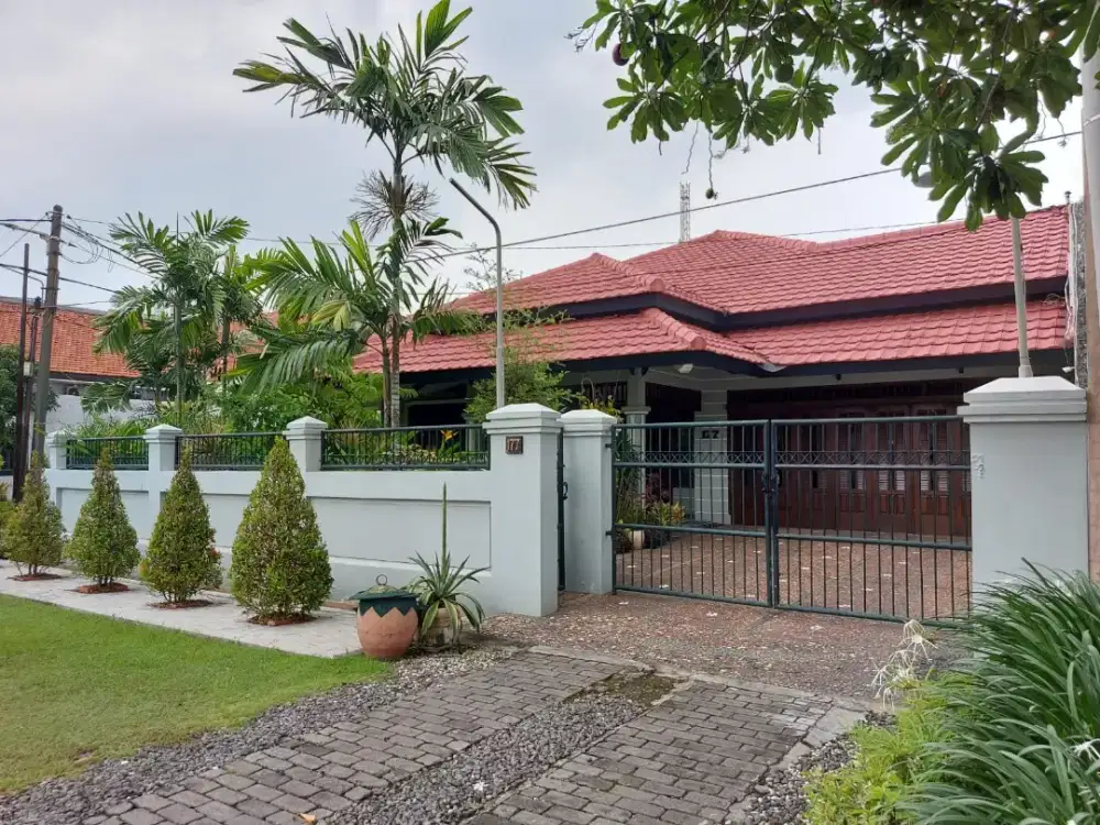 Dijual Rumah di Jl. Sidosermo PDK, Surabaya ( kayu jati + bangkirai)