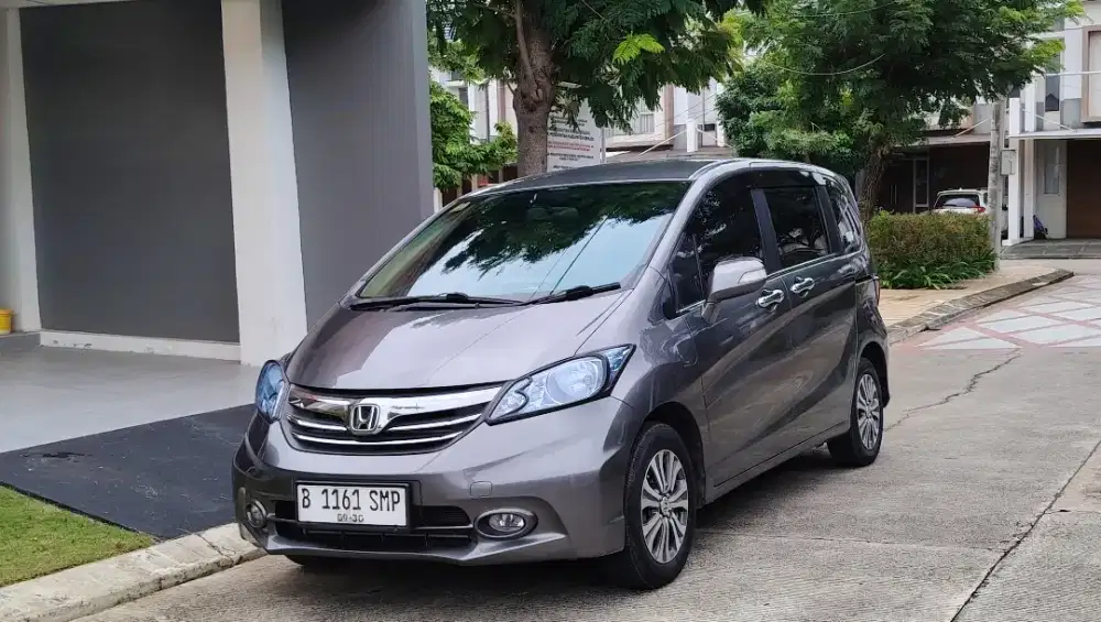 HONDA FREED E PSD MATIC 2013(AT PEMAKAIAN 2014)