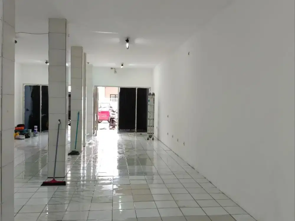 Rumah Ex Minimarket 3 Lantai di Johar Baru Jalan Utama Kramat Jakarta Pusat