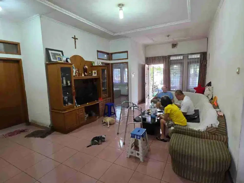 dijual rumah nyaman di komplek Batununggal