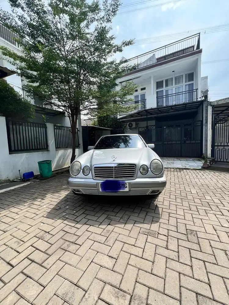 Mercedes E230 MT W210