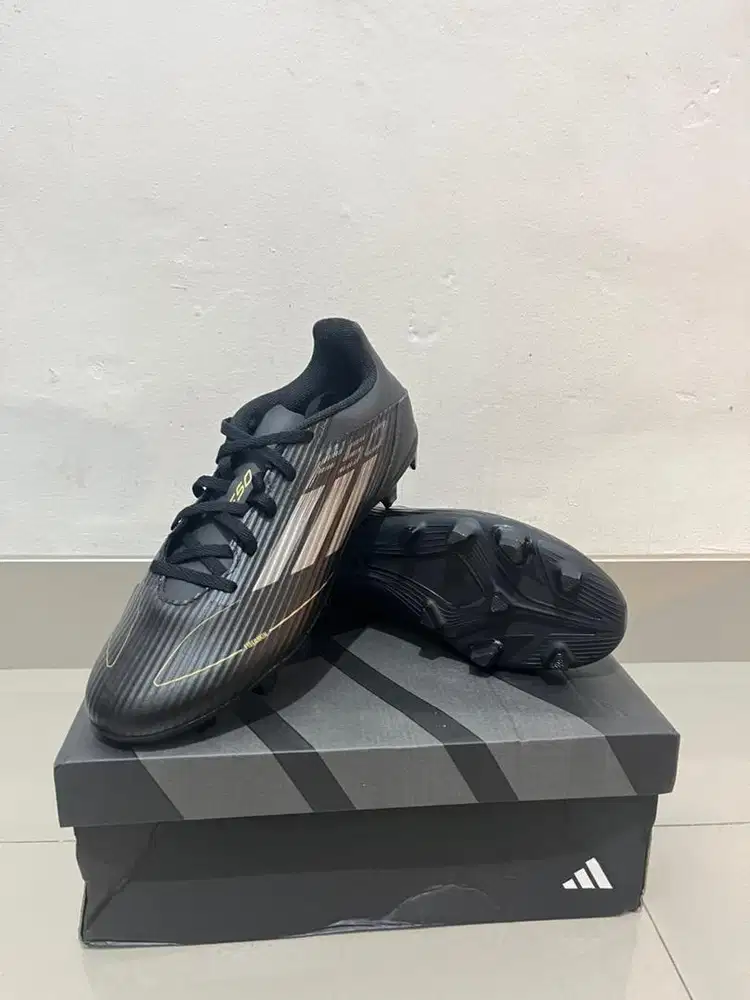 Adidas Sepatu Bola F50 CLUB FXG (Fiberskin)