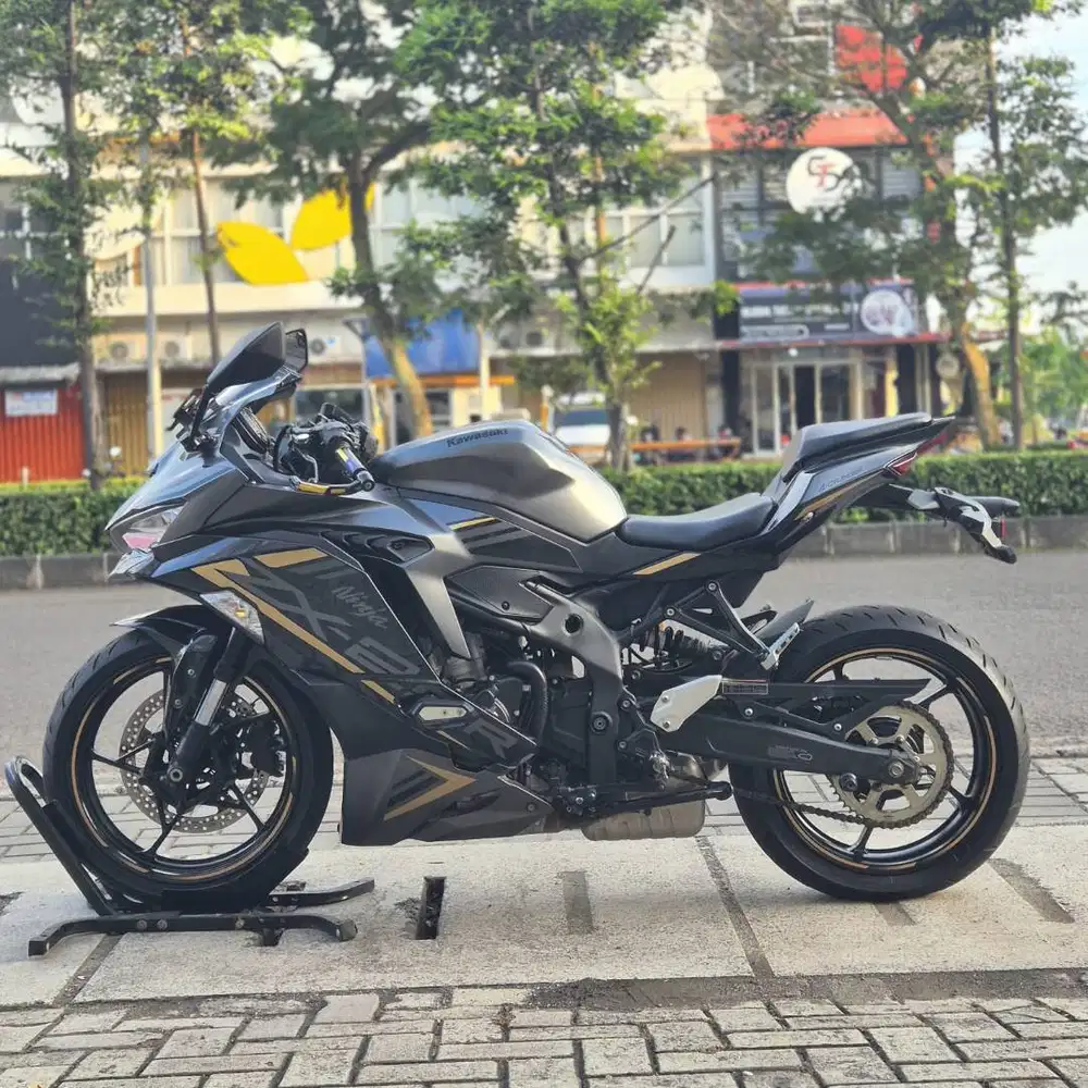 KAWASAKI ZX25R ABS QS 2021 GREY PAJAK PANJANG LOW KM TINGGAL JALAN