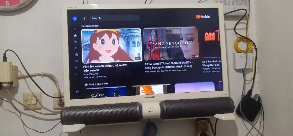 Tv Sharp Aquos 32 inchi analog