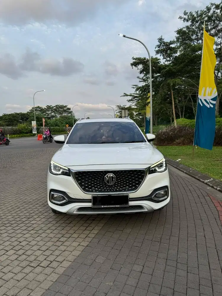 MG HS LUX (4X2) AT Thn 2021