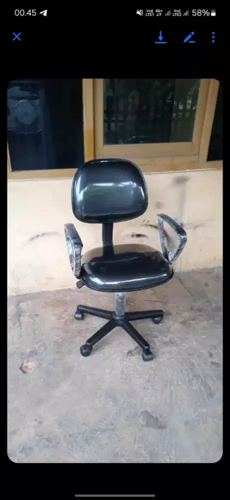 Kursi kantor barang rekondisi