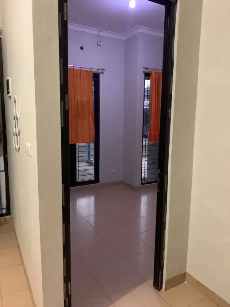 Disewakan rumah 1 lantai di Botanica Valley blok c 6 no 6