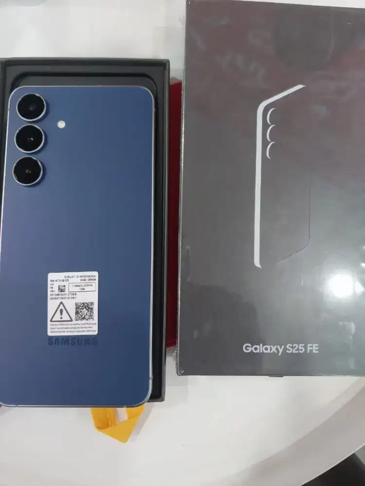 GALAXY S25FE GRATIS GALAXY BUDSCORE & ADAPTOR 25WATT