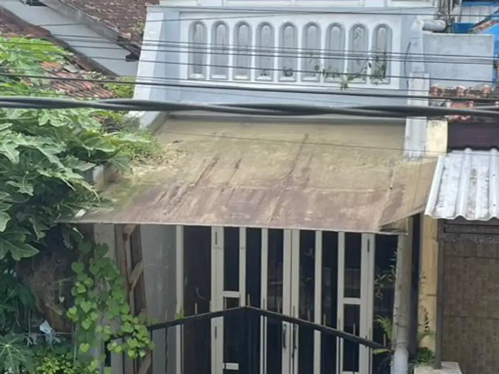 V1 Dijual Rumah Murah 2 Lt Tengah Kota Dekat Alun Alun di Batu