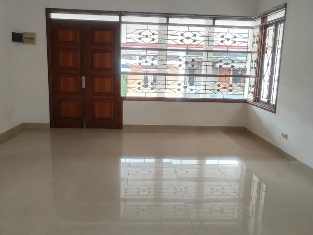 Dijual Rumah 2 Lantai Siap Huni Minimalis Lokasi Strategis di Singgasana Pradana Bandung