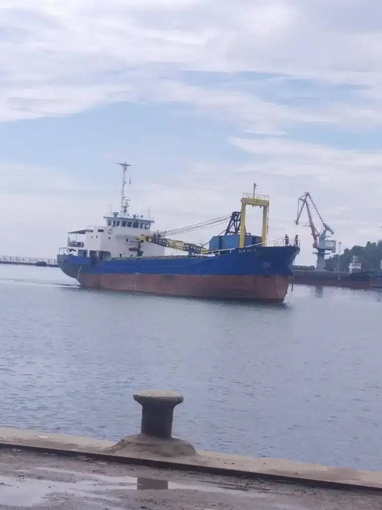 Di jual kapal cargo 1200 dwt tahun 1988