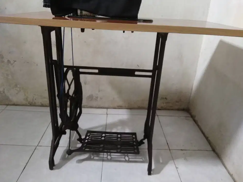 Meja Kaki Manual Mesin Jahit Hitam Standart Berfungsi Maksimal