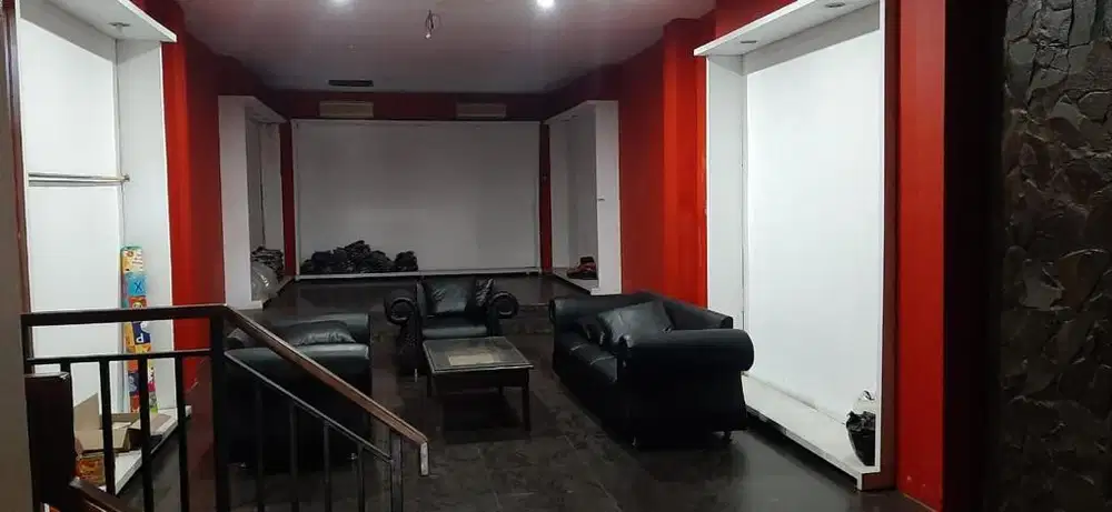 DI JUAL TANAH DAN BANGUNAN 3  LANTAI