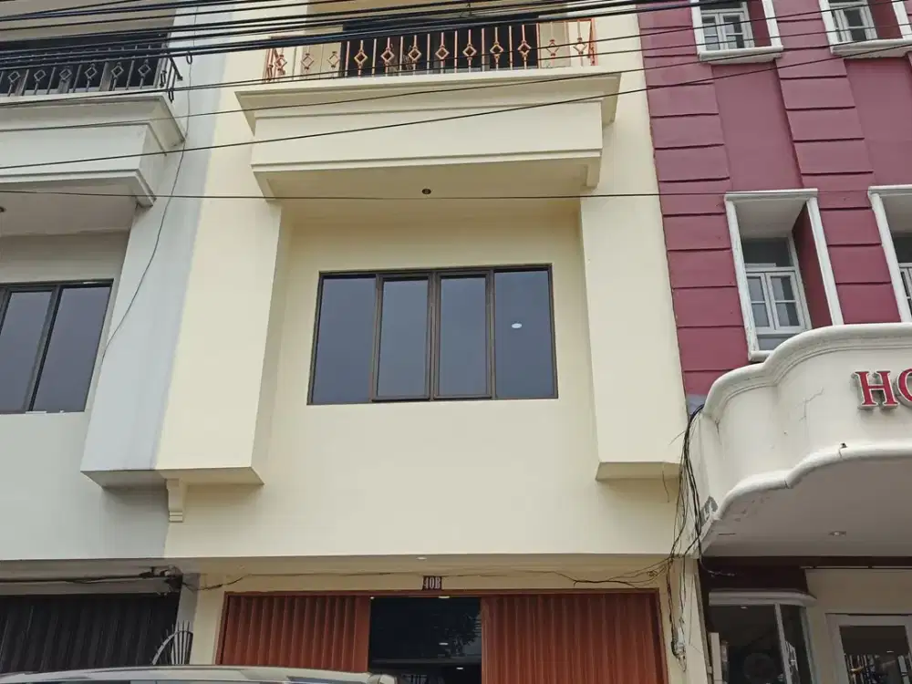 Disewakan Ruko 3.5 Lantai di Taman Solo Cempaka Putih  Spesifikasi  Cempaka putih