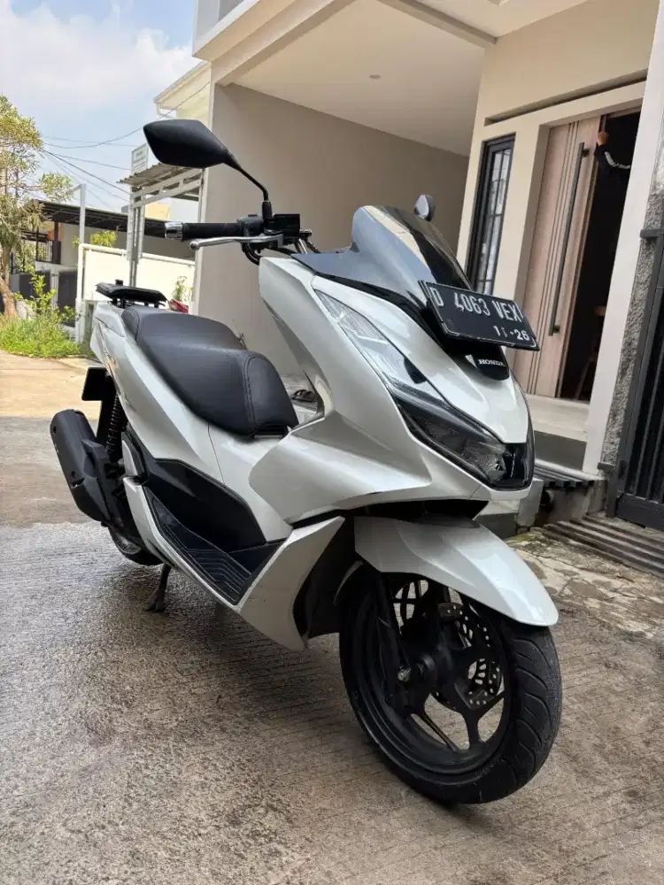 Honda pcx 160 CBS 2021 putih